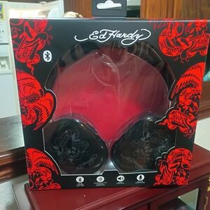 NWT Ed Hardy Wirelesss Headphones